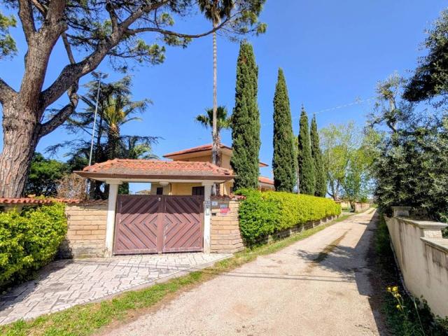 Villa Indipendente in vendita a Cretarossa, Roma Capitale