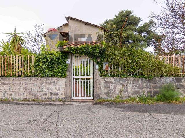 Villa Indipendente in vendita a Nicolosi, Sicilia