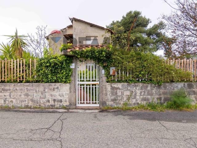 Villa Indipendente in vendita a Nicolosi, Sicilia