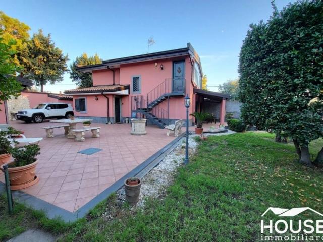 Villa Indipendente in vendita a Nicolosi, Sicilia