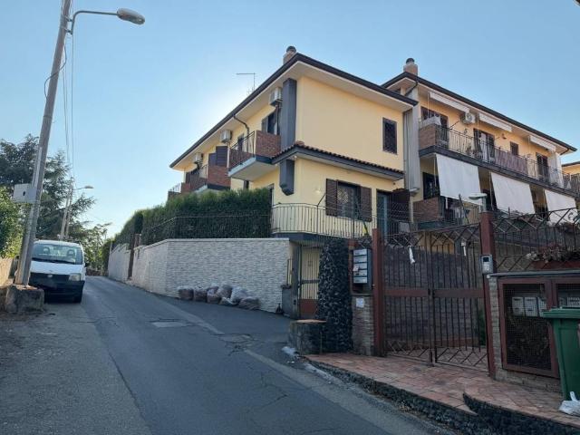 Villa Indipendente in vendita a Nicolosi, Sicilia