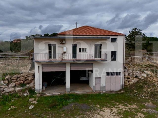 Villa Indipendente in vendita a Nissoria, Sicilia