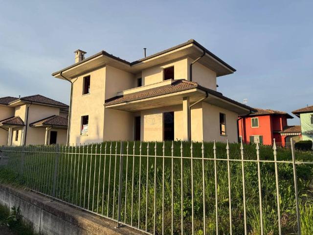 Villa Indipendente in vendita a Piemonte, Asti