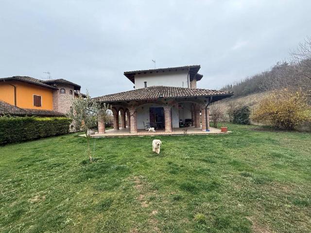Villa Indipendente in vendita a Piemonte, Asti