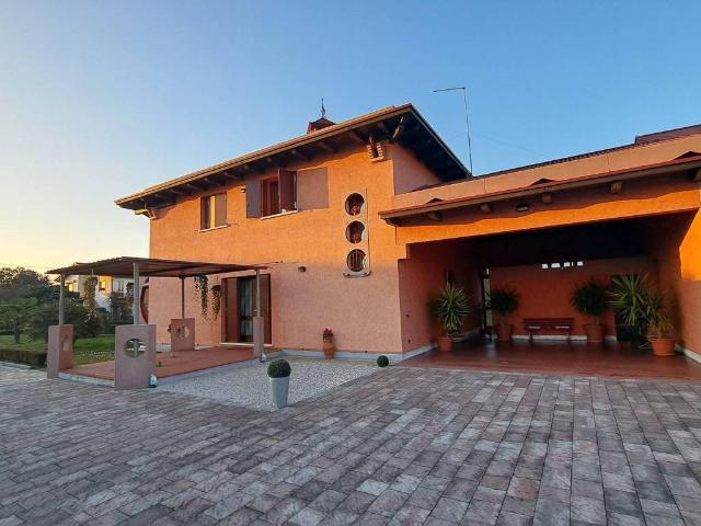 Villa Indipendente in vendita a Noale, Veneto
