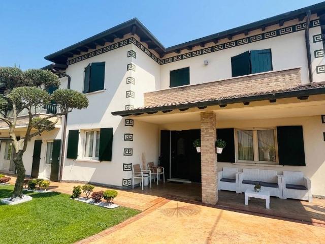 Villa Indipendente in vendita a Noale, Veneto