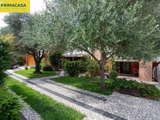 Villa Indipendente in vendita a Noale, Veneto