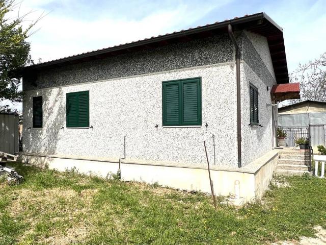 Villa Indipendente in vendita a Nocciano, Abruzzo