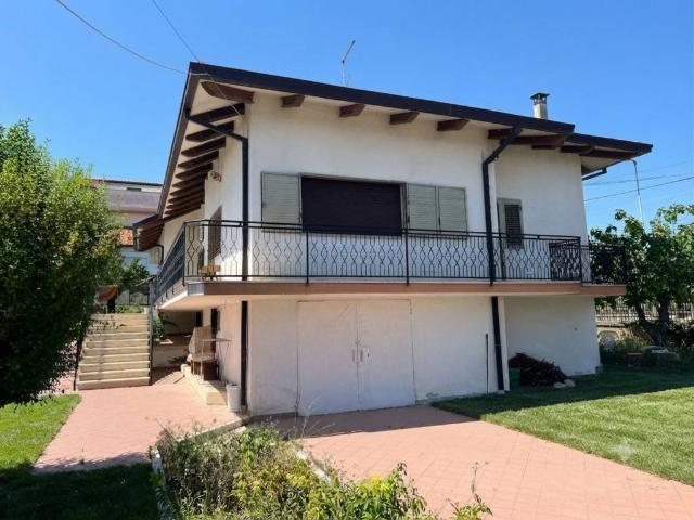 Villa Indipendente in vendita a Nocciano, Abruzzo