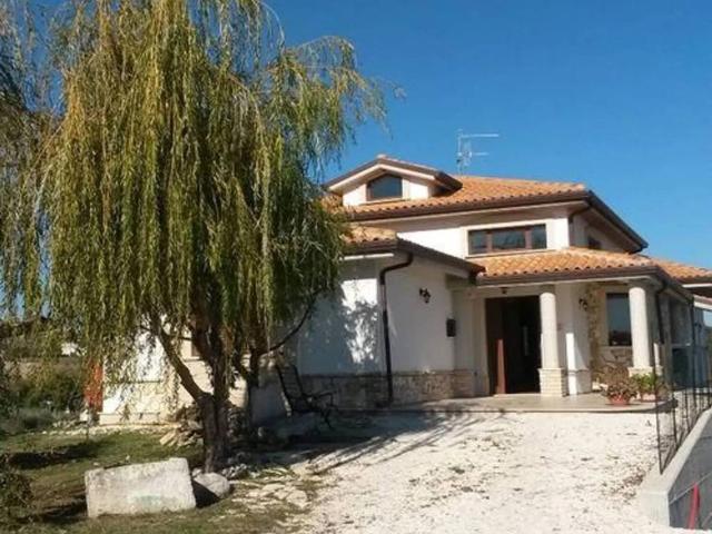 Villa Indipendente in vendita a Nocciano, Abruzzo