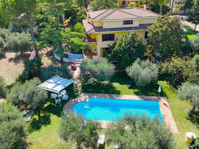 Villa Indipendente in vendita a Nocciano, Abruzzo