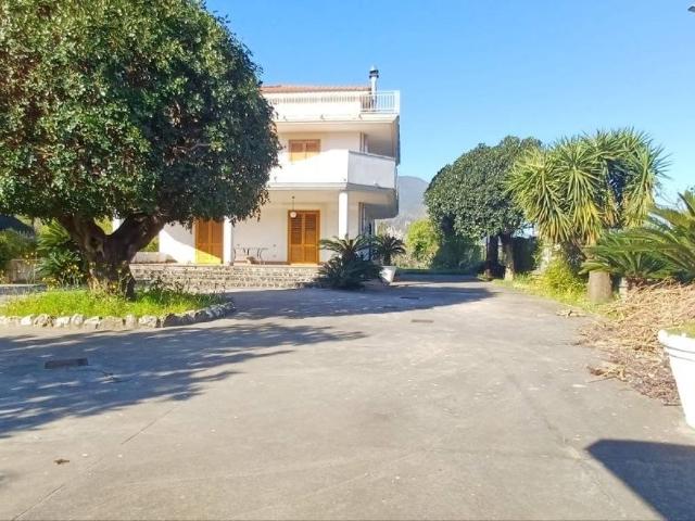 Villa Indipendente in vendita a Camerelle, Nocera Superiore