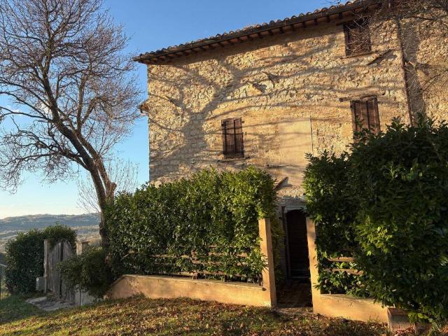 Villa Indipendente in vendita a Nocera Umbra, Umbria