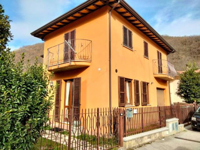 Villa Indipendente in vendita a Bagnara, Nocera Umbra