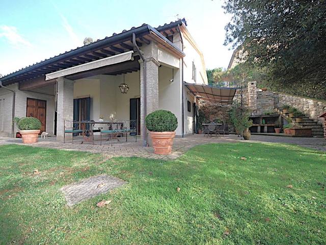 Villa Indipendente in vendita a Nocera Umbra, Umbria
