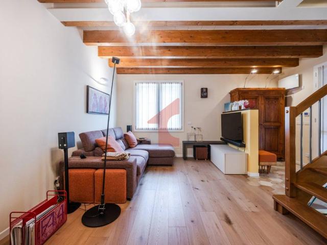 Villa Indipendente in vendita a Costamezzana, Noceto