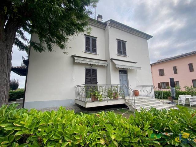 Villa Indipendente in vendita a Cantone, Noceto