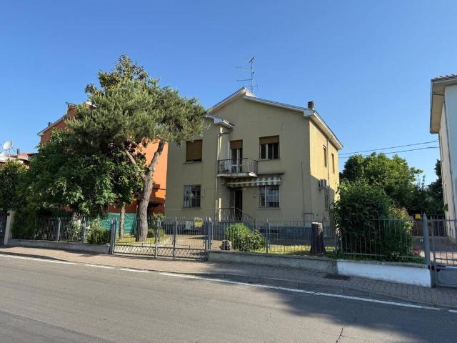 Villa Indipendente in vendita a Cantone, Noceto