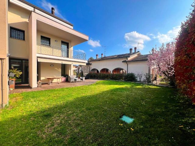Villa Indipendente in vendita a Cantone, Noceto