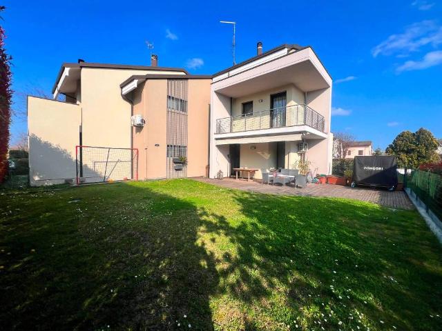 Villa Indipendente in vendita a Cantone, Noceto