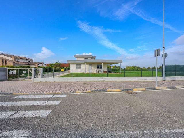 Villa Indipendente in vendita a Noceto, Reggio Emilia
