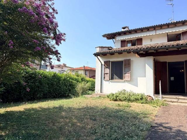 Villa Indipendente in vendita a Noceto, Reggio Emilia