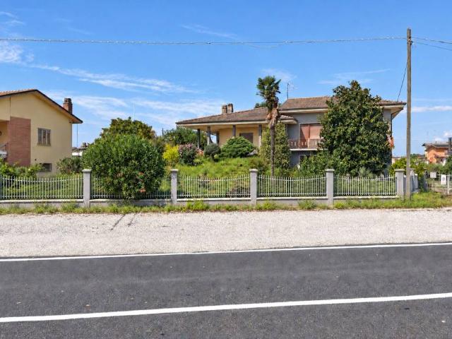 Villa Indipendente in vendita a Nogara, Verona