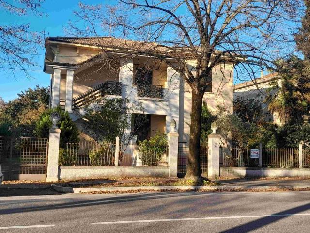 Villa Indipendente in vendita a Nogara, Veneto