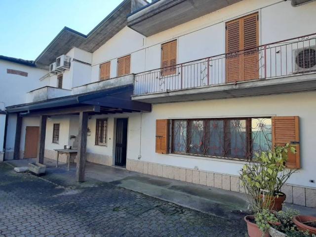 Villa Indipendente in vendita a Nogarole Rocca, Veneto
