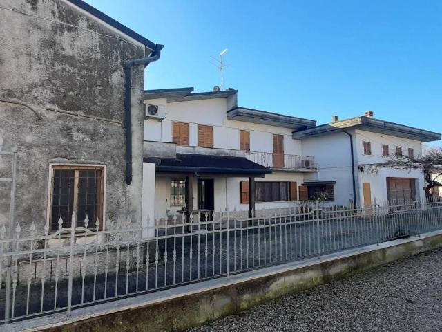 Villa Indipendente in vendita a Nogarole Rocca, Veneto