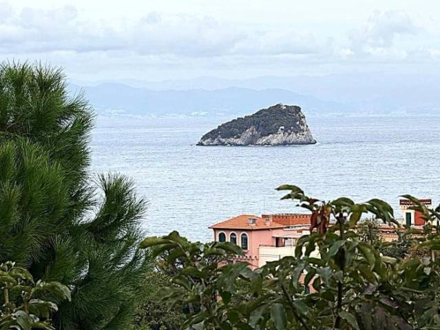 Villa Indipendente in vendita a Noli, Liguria