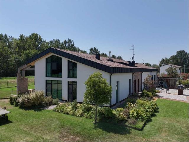 Villa Indipendente in vendita a Unione dei comuni del Sorbara, Nonantola