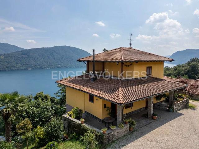 Villa Indipendente in vendita a Brolo, Piemonte