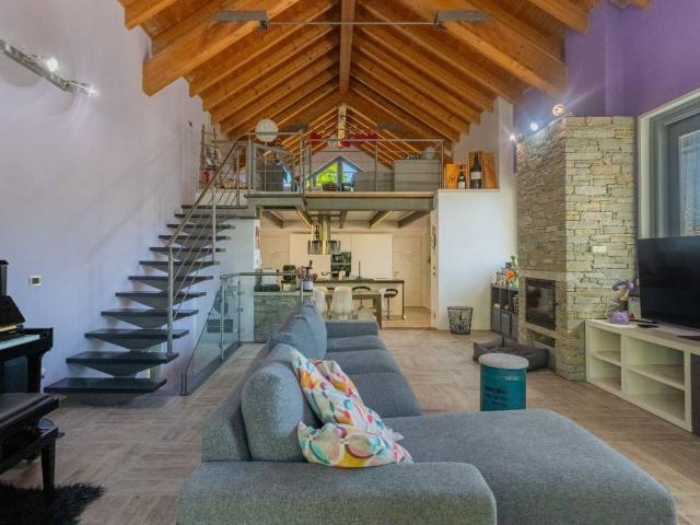 Villa Indipendente in vendita a Brolo, Piemonte