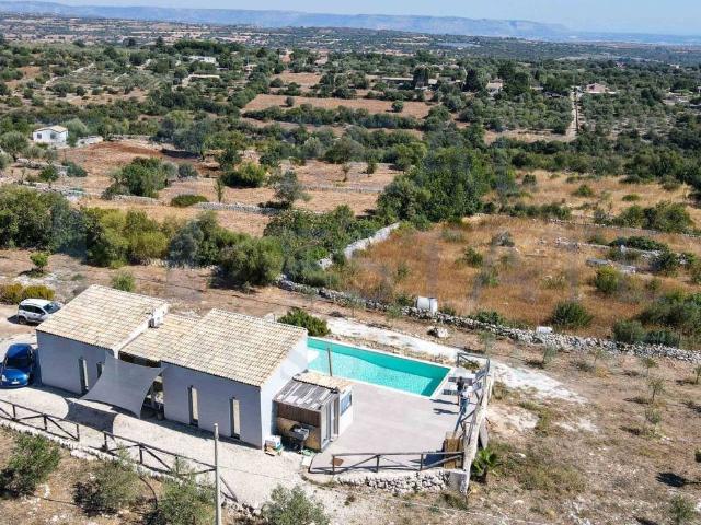 Villa Indipendente in vendita a Piano Alto, Noto