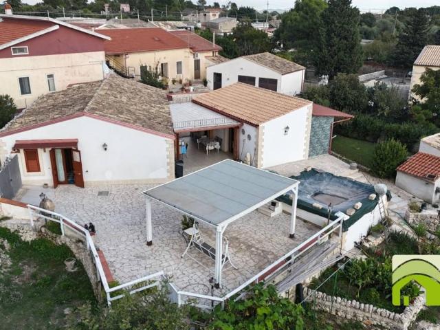 Villa Indipendente in vendita a Noto, Sicilia