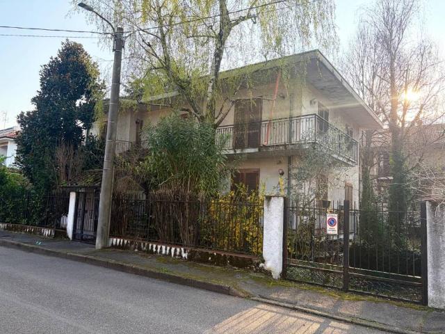 Villa Indipendente in vendita a Nova Milanese, Lombardia