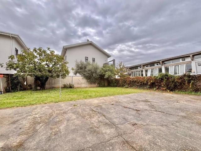 Villa Indipendente in vendita a Nova Milanese, Monza e della Brianza