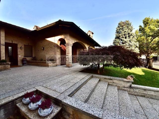Villa Indipendente in vendita a Nova Milanese, Lombardia