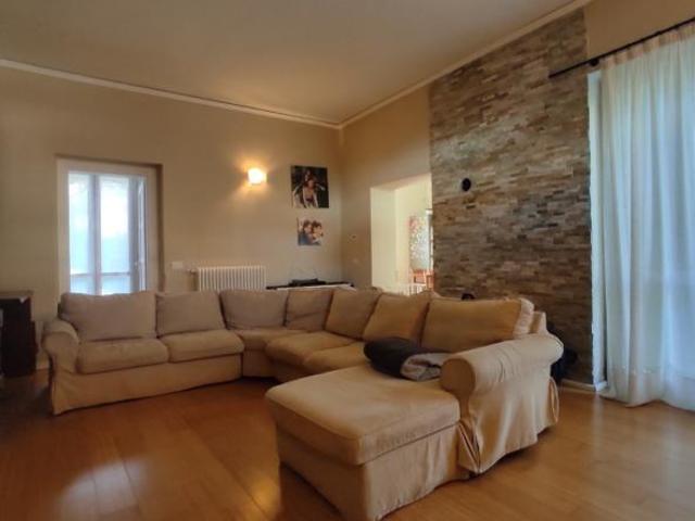 Villa Indipendente in vendita a Pernate, Novara
