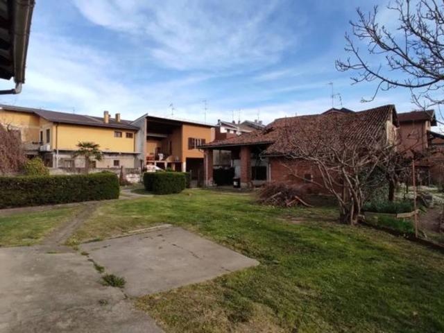 Villa Indipendente in vendita a Lumellogno, Novara