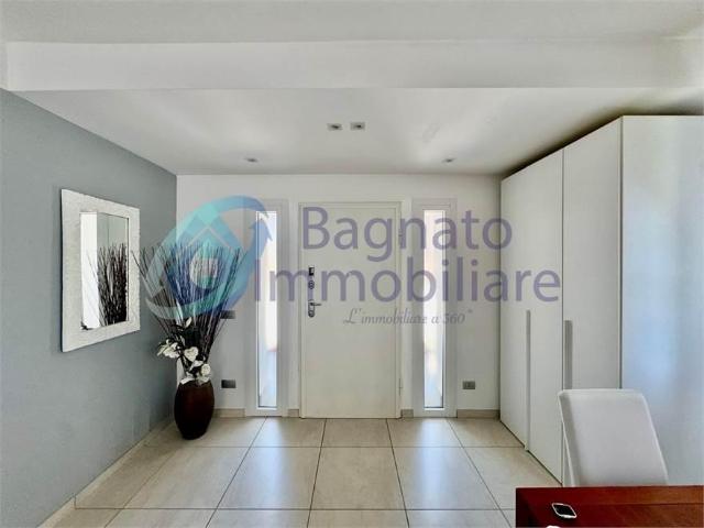 Villa Indipendente in vendita a Torrion Quartara, Piemonte
