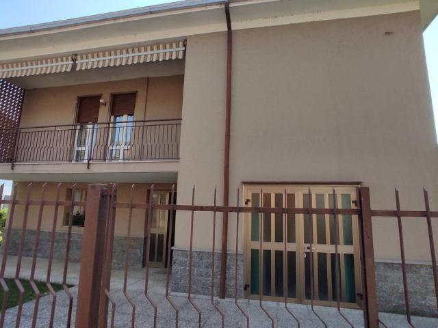 Villa Indipendente in vendita a Torrion Quartara, Novara