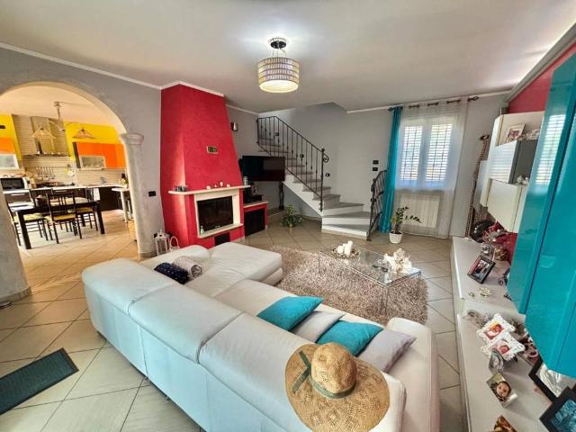 Villa Indipendente in vendita a Piemonte, Novara