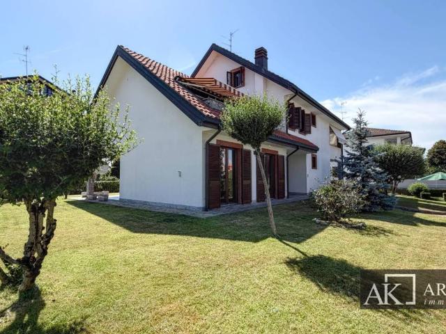 Villa Indipendente in vendita a Vignale Nuovo, Piemonte