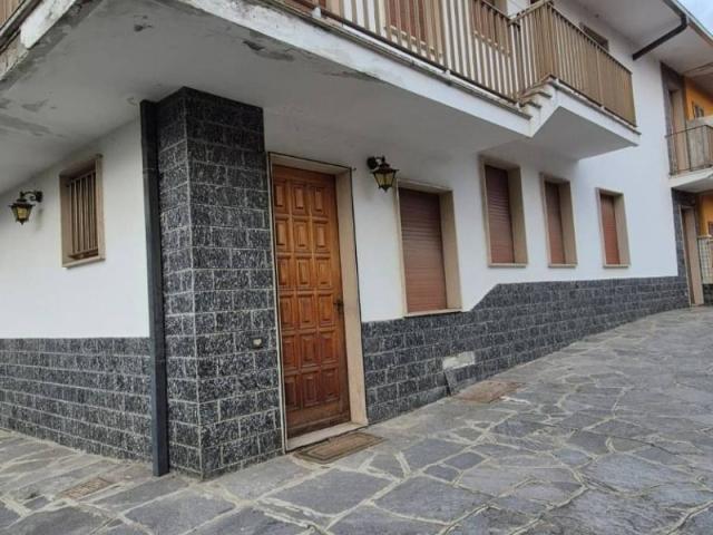 Villa Indipendente in vendita a Torrion Quartara, Piemonte
