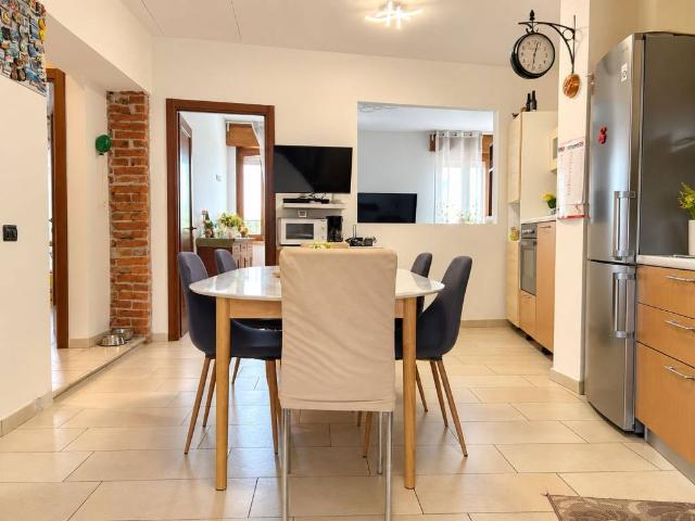Villa Indipendente in vendita a Lumellogno, Novara