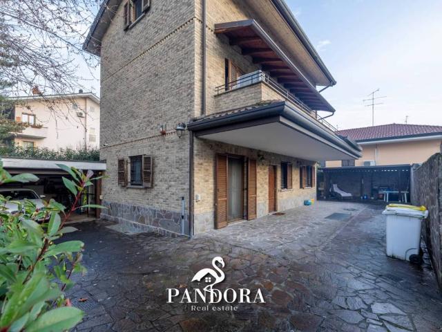 Villa Indipendente in vendita a Novate Milanese, Lombardia