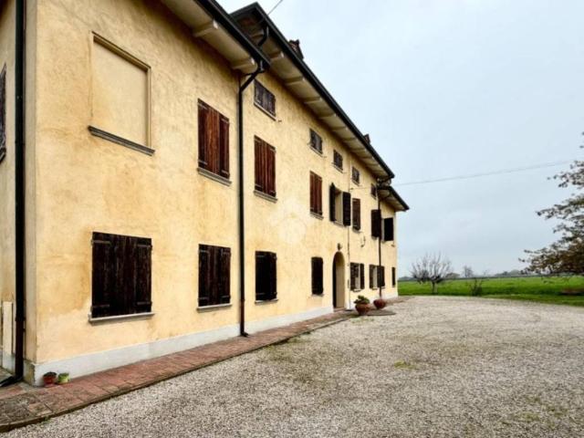Villa Indipendente in vendita a Bassa Reggiana, Re