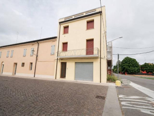 Villa Indipendente in vendita a Unione delle Terre d'Argine, Novi Di Modena
